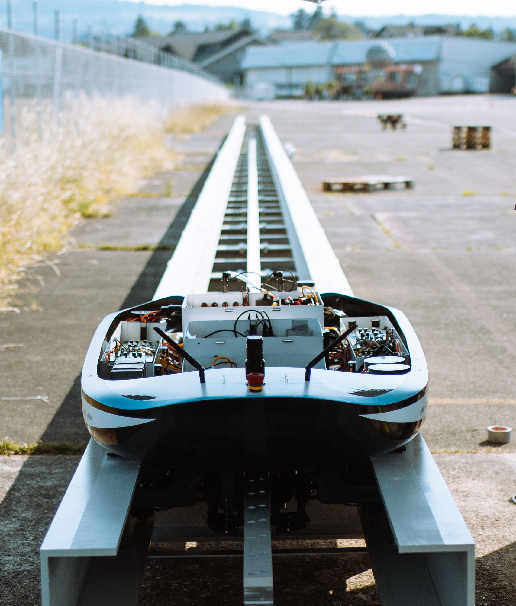 Open pod seen from behind on the long track